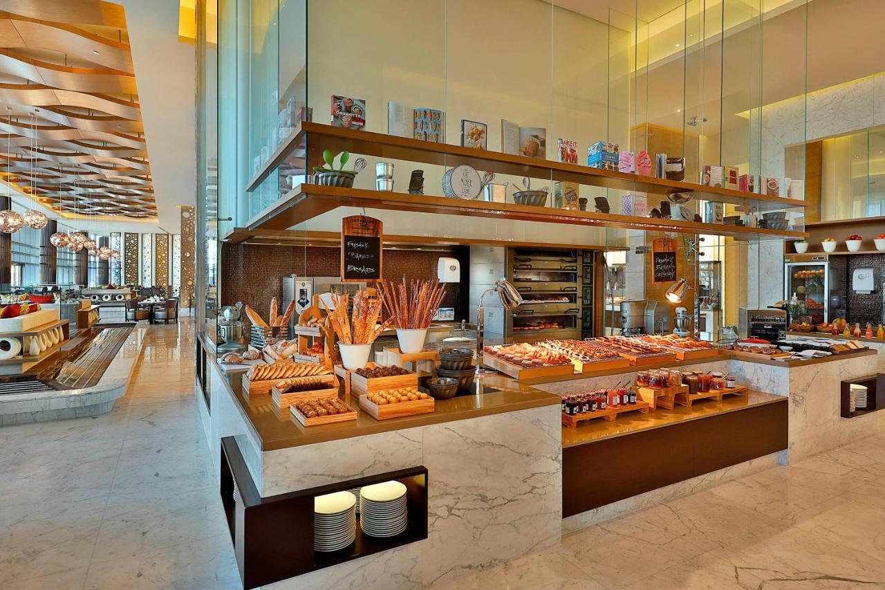 Marriott Hotel Al Forsan, Abu Dhabi Eksteriør bilde The buffet at the hotel