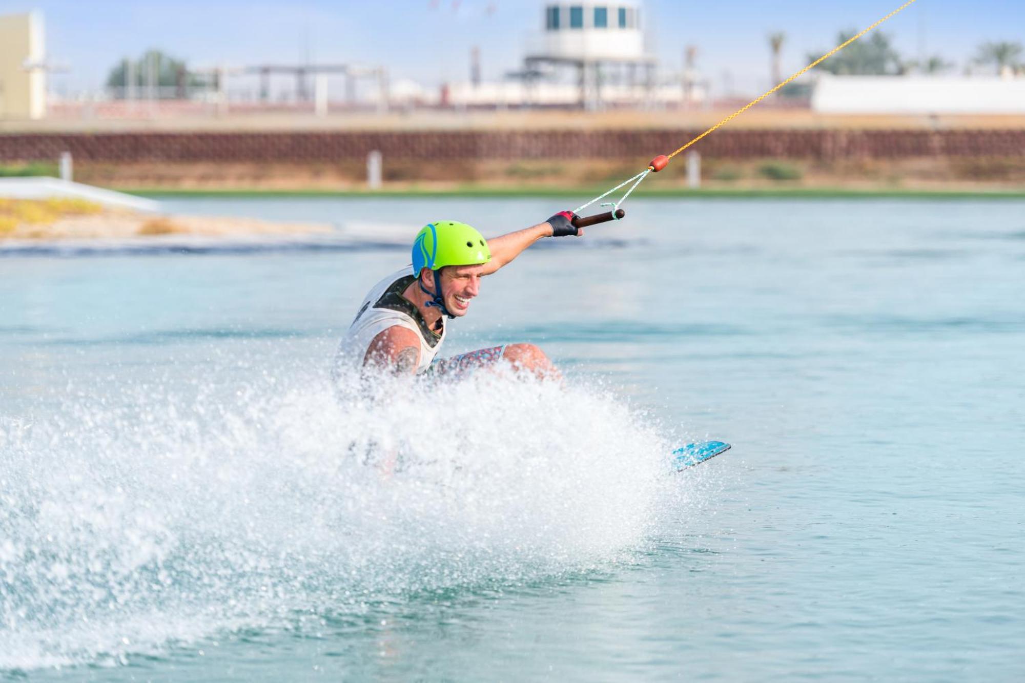 Marriott Hotel Al Forsan, Abu Dhabi Eksteriør bilde A wakeboarder