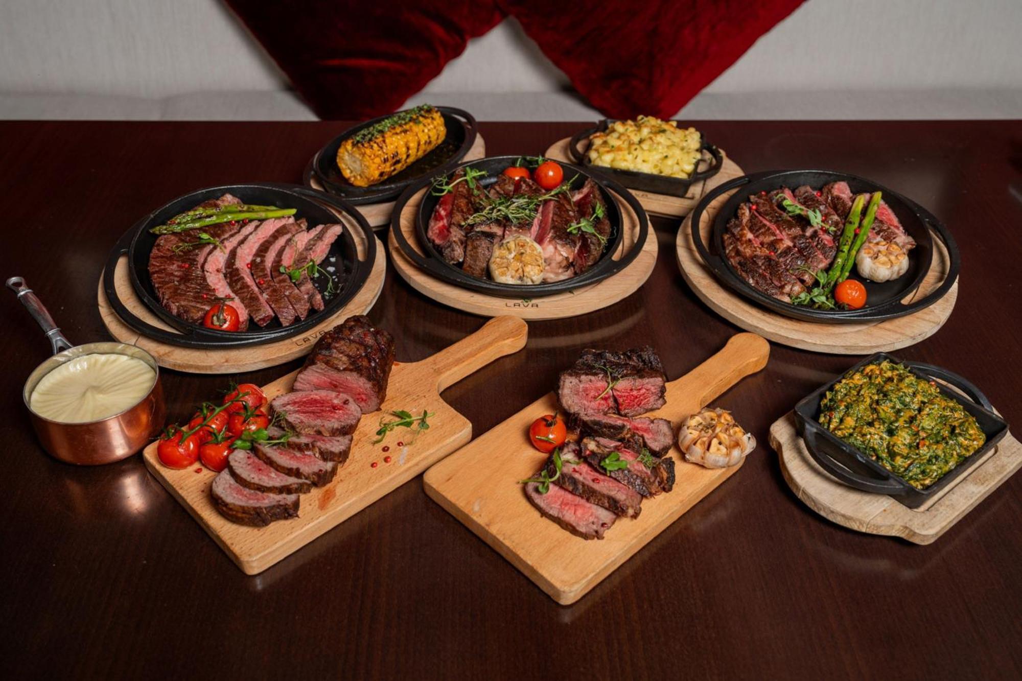Marriott Hotel Al Forsan, Abu Dhabi Eksteriør bilde A selection of steaks at the restaurant