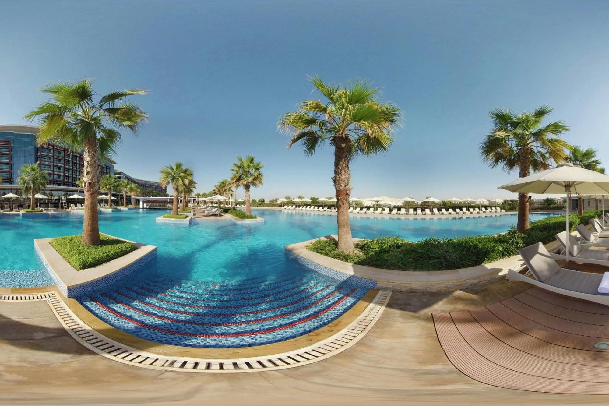 Marriott Hotel Al Forsan, Abu Dhabi Eksteriør bilde A 360° panorama of the pool at the Hilton Sharm El Sheikh Resort