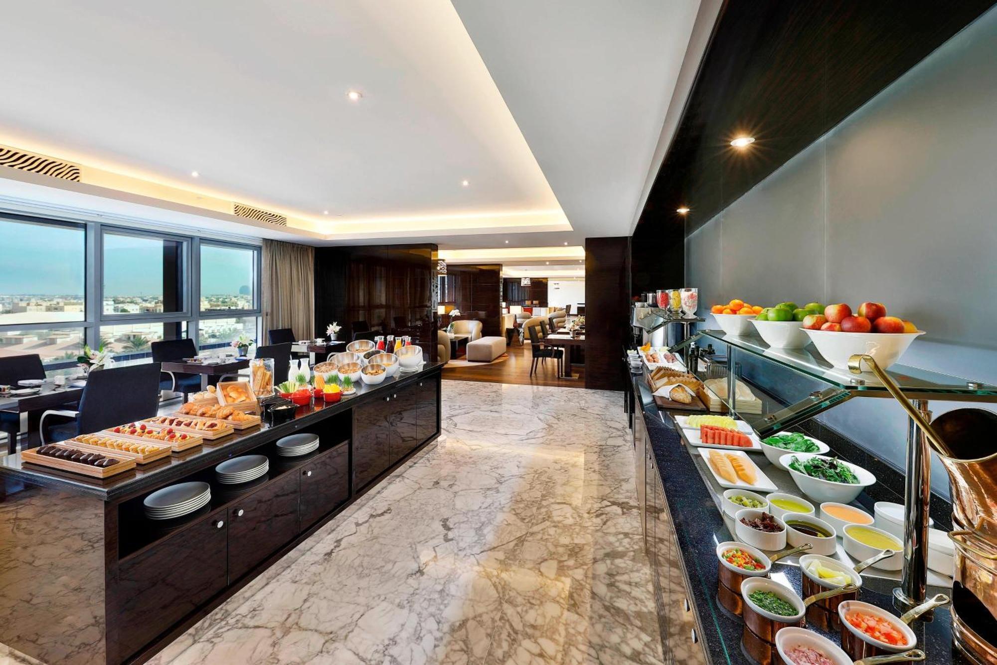 Marriott Hotel Al Forsan, Abu Dhabi Eksteriør bilde Club Lounge at the hotel