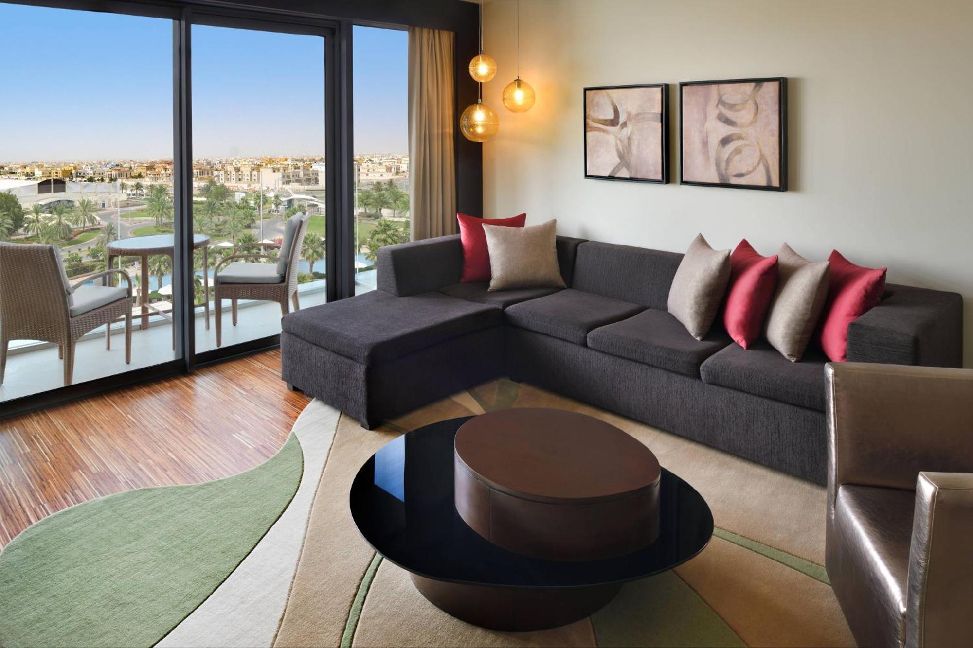 Marriott Hotel Al Forsan, Abu Dhabi Eksteriør bilde A living room at the Jumeirah Emirates Towers Hotel